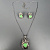 Набор с зелёным камнем серьги и кулон с цепочкой